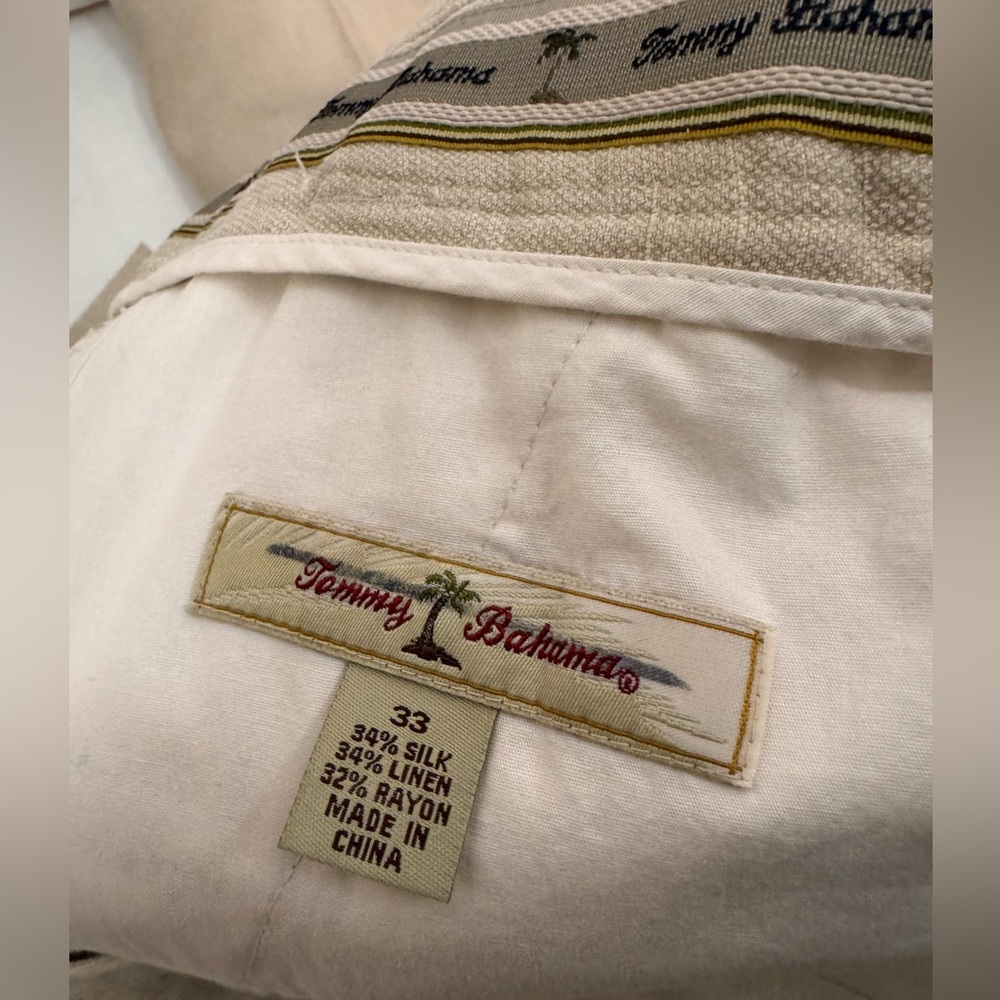 Tommy Bahama silk linen cargo pants size 33

In Excellent Condition! - Picture 13 of 14